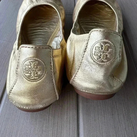 TORY BURCH Solid Metallic Gold Leather Bendable Ballerina Flats Sz 9.5 - Picture 9 of 12